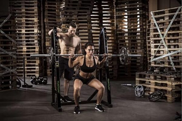 Découvrez notre test détaillé de la cage de squat Tunturi WT40 noire : caractéristiques, avantages et verdict final pour bien choisir votre équipement de musculation. 