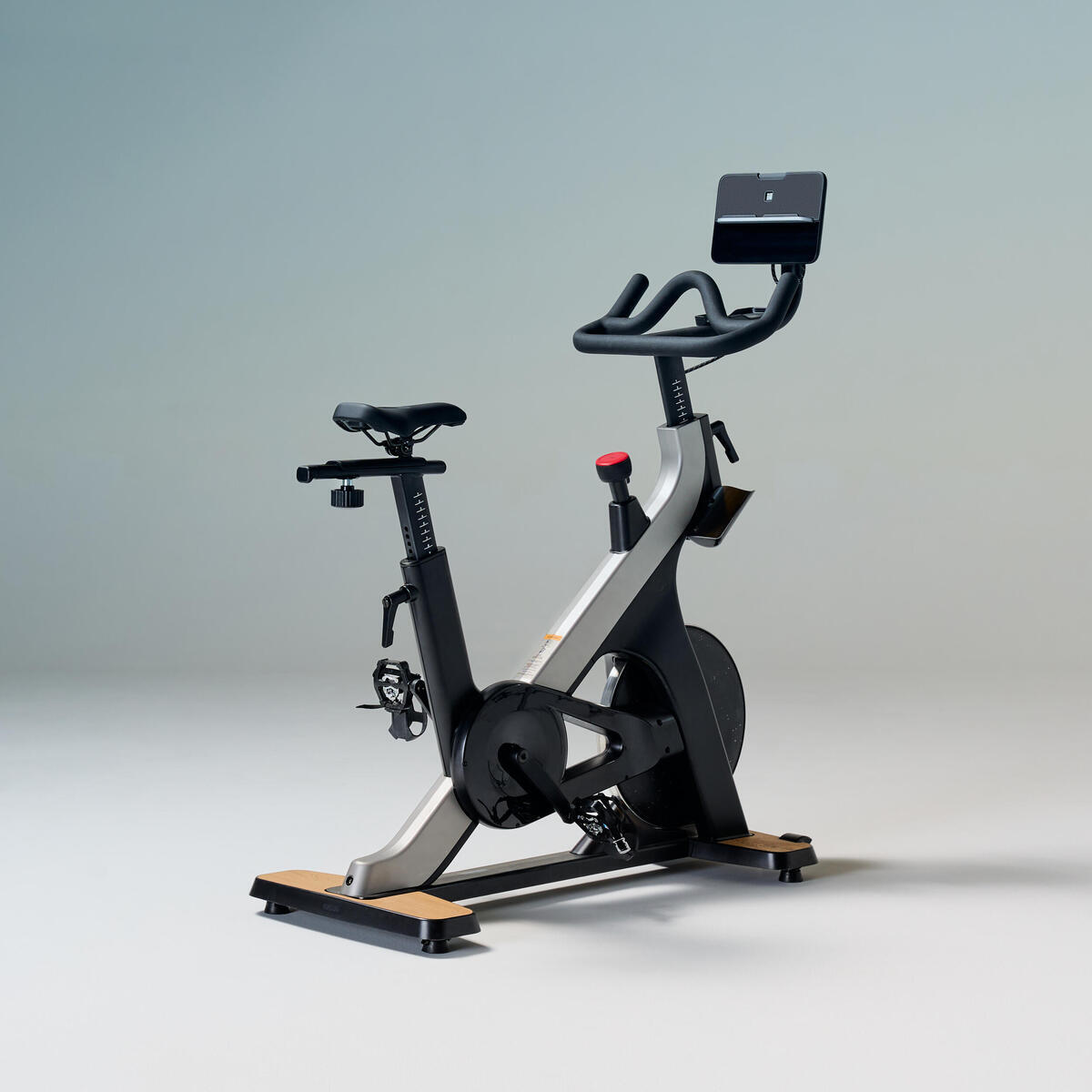 Test : vélo d'appartement connecté Decathlon training bike 900
